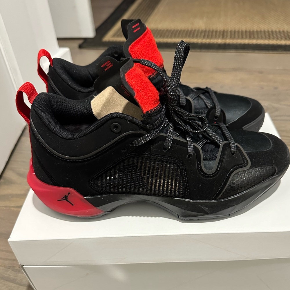 Nike Air Jordan XXXVII Low black metallic with red.